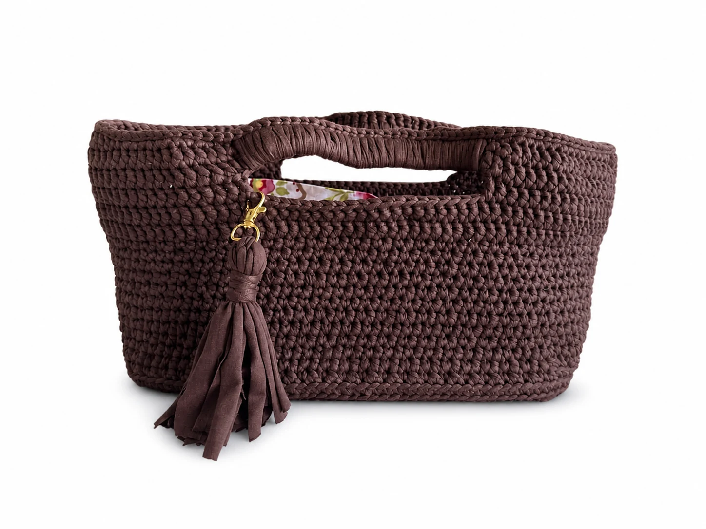 Bolso de mano Tierra Cacao tejido en tono marrón con borla